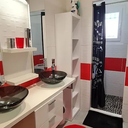 Wendy, Votre A 5 Minutes De La Willa Furiani