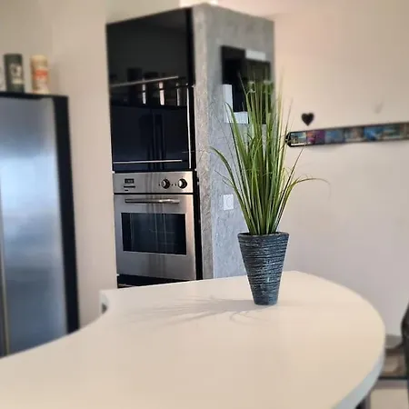 Wendy, Votre A 5 Minutes De La *